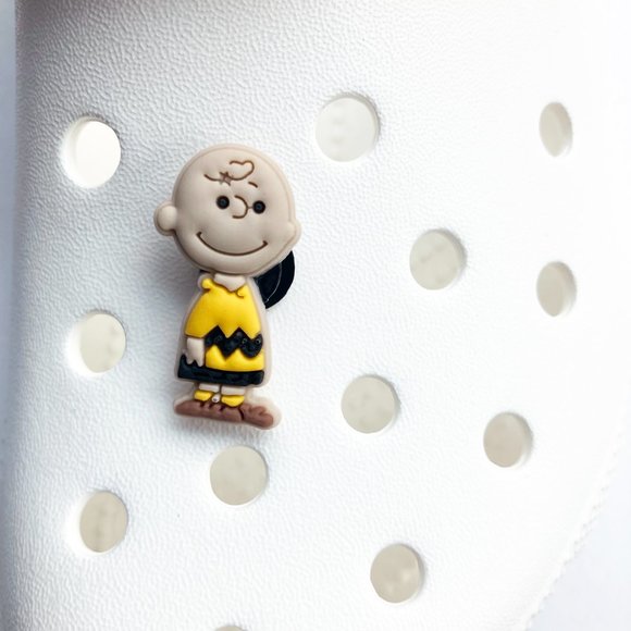 Lot of 20 Charlie Brown Character Shoe Charms + FREE Gift w/ALL orders - Picture 2 of 2